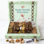 Anneler Gününe Özel Hediyelik Tatlı Paketi Yeşil Kutu 1